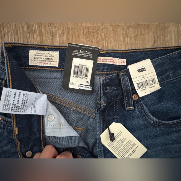 NWT Wedgie Levi's Jeans - Picture 3 of 4
